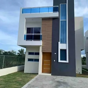 Amplia Casa 2 Minut De Playa-Ac-Wifi-Cafe Gratis ! Holiday home